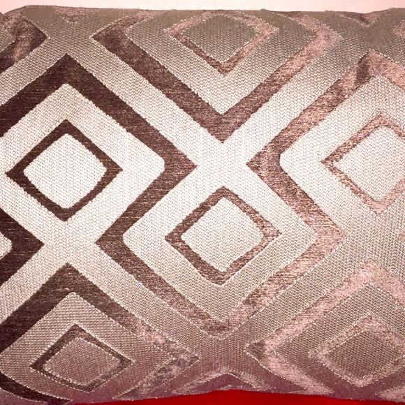 🆕 World Market Lumbar Pillows (Set of 2) - Picture 5 of 10